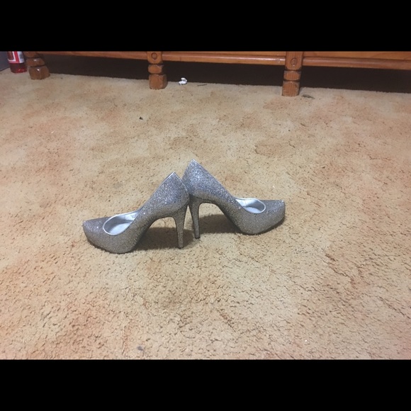 Shoes - Picture 5 of 5
